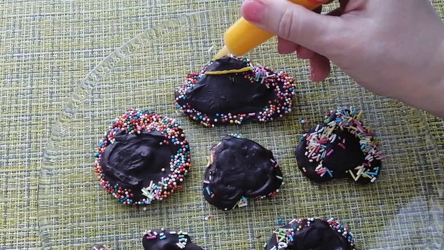 Делаем фигурки из магазинного шоколада на 23 февраля смотреть онлайн