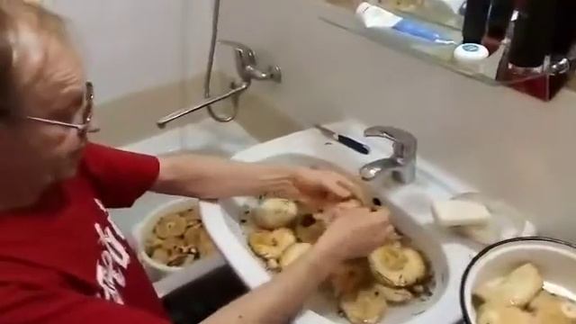 Как чистить грибы? смотреть онлайн