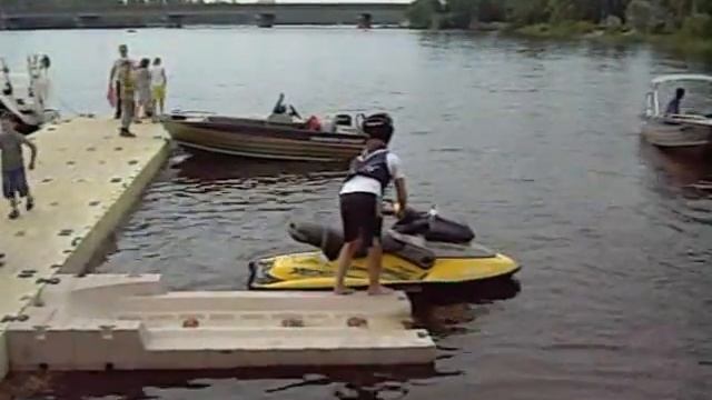 сезд гидроцикла с понтона смотреть онлайн