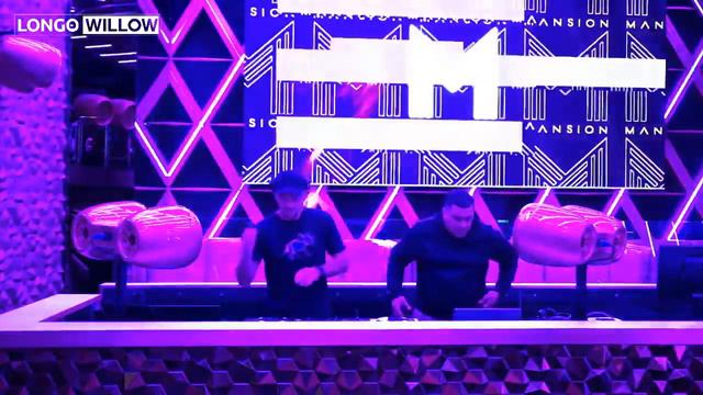 Ian Longo & Mick Willow Livestream - Mansion Liverpool 04.09.20 Part 1 смотреть онлайн
