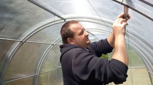 Как и чем я подвязываю огурцы в теплице. Подвязка огурцов веревкой и проволокой