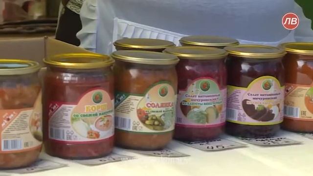 КЛУБНИКУ САМЫХ РАЗНЫХ СОРТОВ МОЖНО НАЙТИ В ЛИПЕЦКЕ НА ЯРМАРКЕ смотреть онлайн