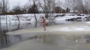 Обнаженное купание с особым идиотизмом