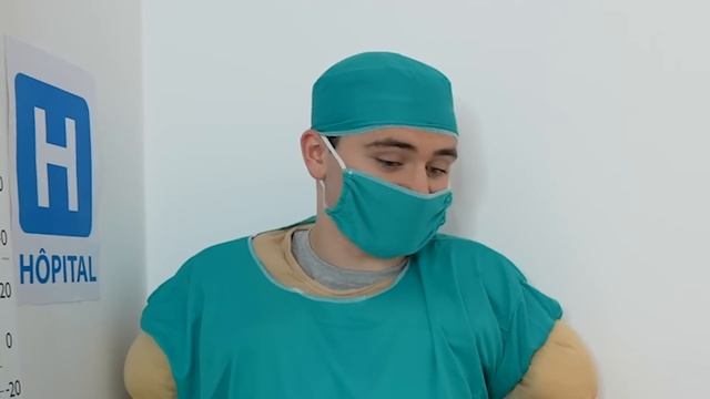 17 FAÇONS DE FAIRE PASSER DES BONBONS À L'HÔPITAL ! смотреть онлайн