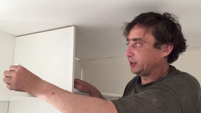 Шкаф купе сборка.Что лучше: уголок-полкодержатель или конфирмат? смотреть онлайн