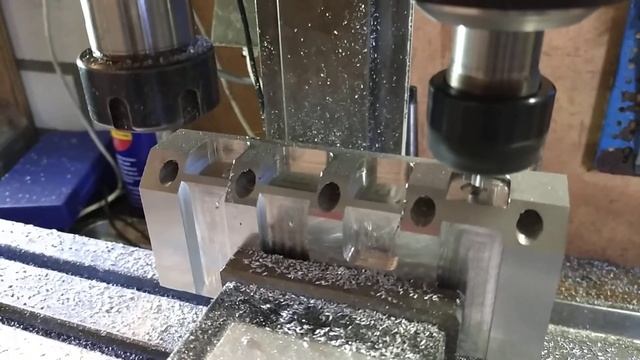 Bf16 CNC lineair rails milling crankcase V8 смотреть онлайн