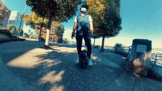 Electric Unicycling in Portland Downtown on Ninebot One Z10 смотреть онлайн
