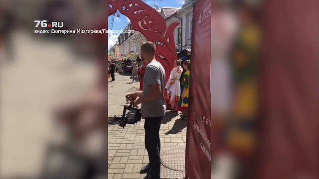 В Ярославле поставили кокошник смотреть онлайн