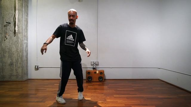 House Dance Tutorial - Pivot Step Progression (Watch Till The End!) смотреть онлайн