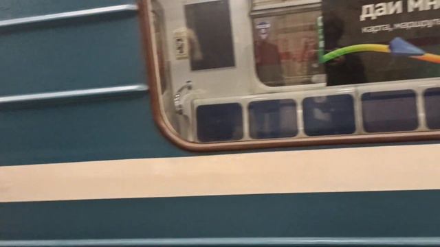 "Посадка будет после осмотра состава" - люди сразу же заходят в поезд.. смотреть онлайн