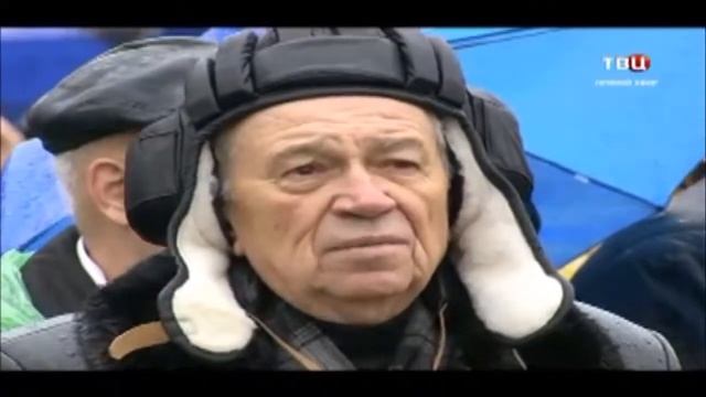 Учащиеся школы 1270 на параде 7 ноября 1270, Москва, Красная площадь смотреть онлайн