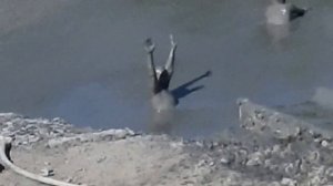 ржачка купаются в грязи