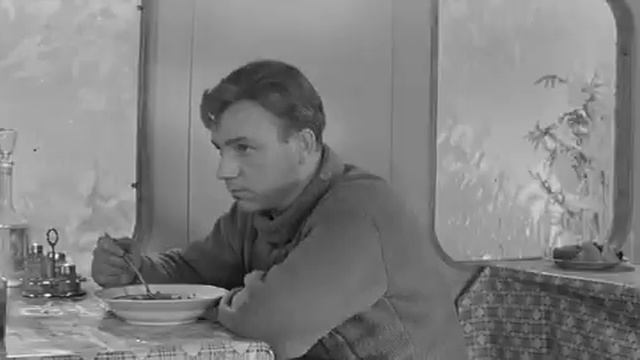 - Любишь? - Кого это? - Кого, гречку. - Обожаю. - Хороша. смотреть онлайн