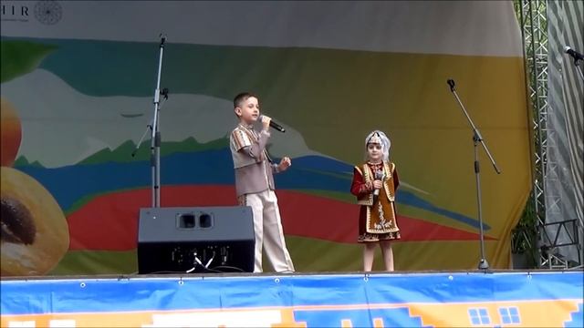 Артем Есаян и Софи Мюселимян праздник абрикоса 10 07 2016 смотреть онлайн