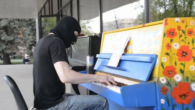 Піаніст-екстреміст під Дніпропетровською ОДА смотреть онлайн