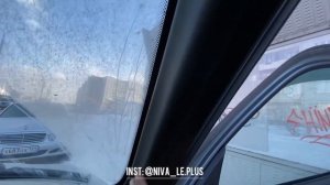 Шевроле Нива, снимаем бардачок, прокидываем провод видеорегистратора