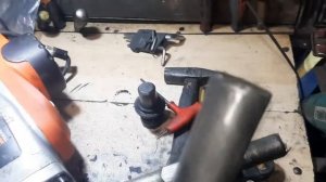 Застряла пика в отбойном молотке.