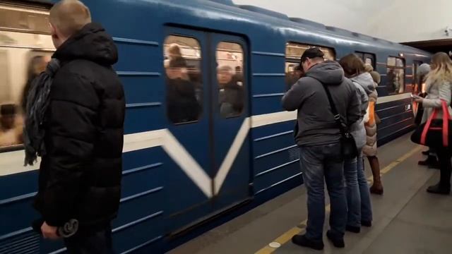 Вагон приехал на станцию Сенная Площадь смотреть онлайн