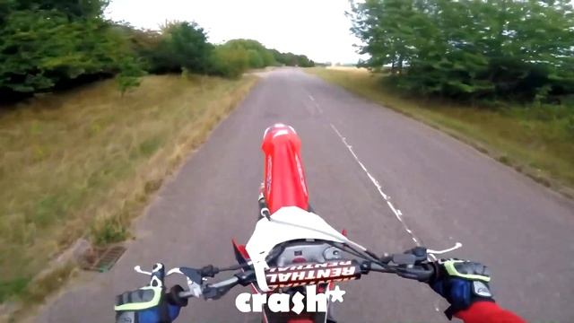 POLICE CATCH DIRT BIKES AND THIS HAPPENED... смотреть онлайн