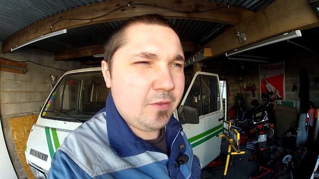 Après 23ans il a redémarrais ( pas exactement ) RENAULT Trafic 1982 смотреть онлайн
