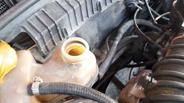 Вот как правильно заливать антифриз чтобы хорошо грела печка.Опель Вектра а 1.6 смотреть онлайн