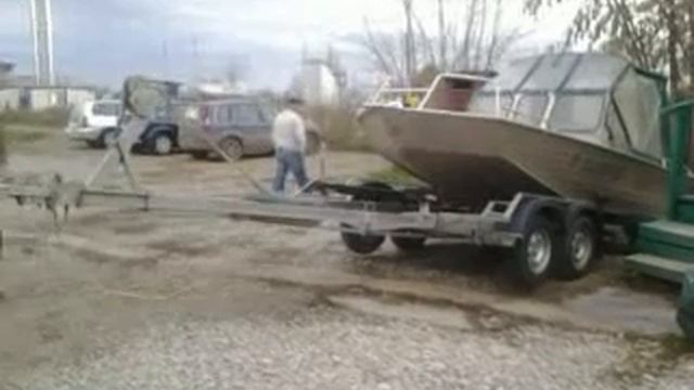 лебедкой лодку на прицеп смотреть онлайн