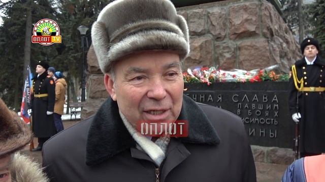 Цветы к памятникам освободителям Донецка смотреть онлайн