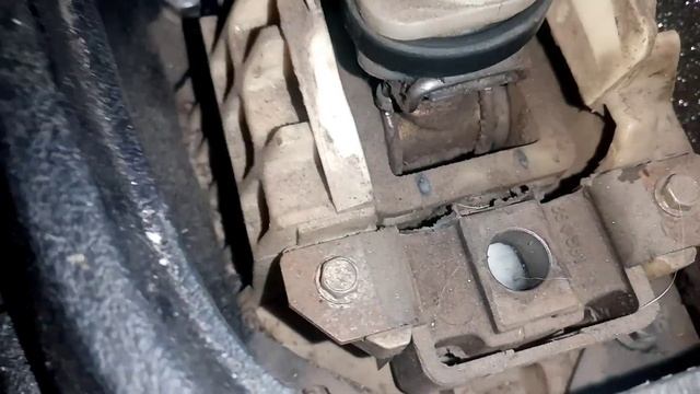 MITSUBISHI CARISMA не включается задняя скорость.. смотреть онлайн