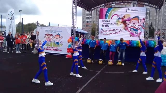 Гиревики и гимнастки Нового Света на Ярмарке спорта Гатчина 4 сентября 2022 смотреть онлайн