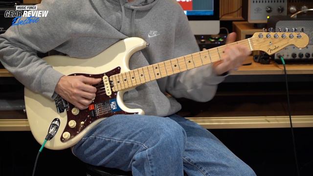 Fender USA American Elite Strat SSS Alder VS Ash Review (No Talking) смотреть онлайн