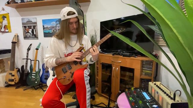 Вячеслав Кавленас тестирует Ibanez S521-MOL смотреть онлайн