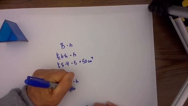 Demonstration: Relationship of the Volume of a Triangular Pyramid and a Triangular Prism смотреть онлайн