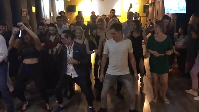Меренге-анимация с Чино - Tatico Henriquez "La Pava" смотреть онлайн