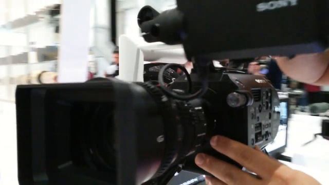 Primo contatto con PXW-FS7 @ IBC 2014 смотреть онлайн