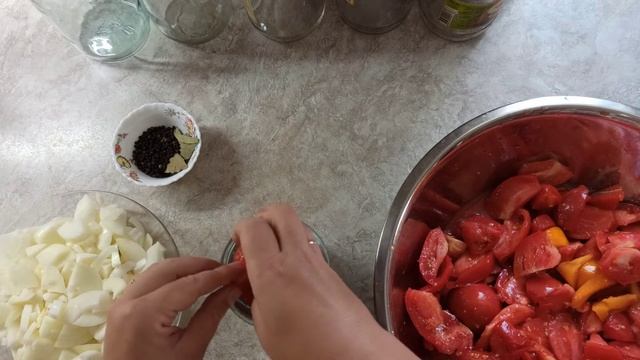 Бабушка научила - помидоры на зиму с луком. Помидоры как свежие. смотреть онлайн