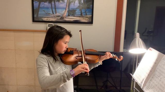 Alexis Playing "We Wish You Merry Christmas" on Violin (10Years3Months) смотреть онлайн