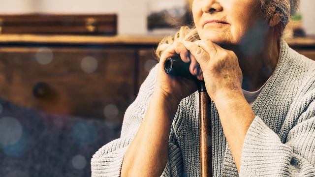 Обнаружили дом в глухом лесу и оставшись на ночь, услышали из звуки, открыв его, они увидели… смотреть онлайн