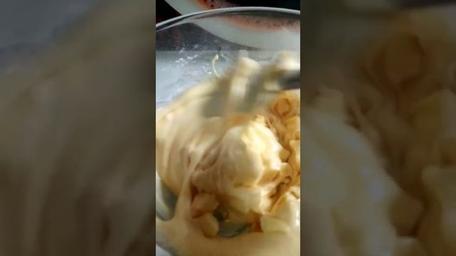 Яблочный пирог - Шарлотка . Не каких усилий и готовится ОЧЕНЬ быстро! смотреть онлайн