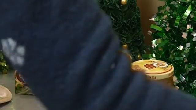 Ярославские волонтеры собирают новогодние подарки для пожилых людей смотреть онлайн