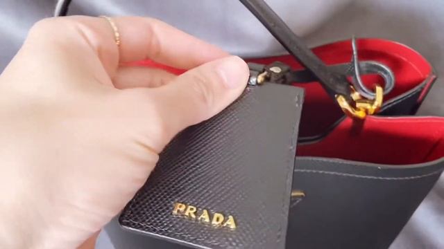 Medium Saffiano Leather Prada Panier Bag | Unboxing смотреть онлайн