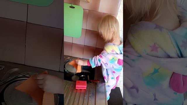 Важно позволять детям помогать, когда они к этому имеют желание смотреть онлайн