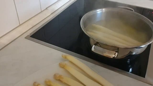 КАК ВКУСНО ПРИГОТОВИТЬ СПАРЖУ / САЛАТ ИЗ СПАРЖИ СО СЛИВКАМИ смотреть онлайн