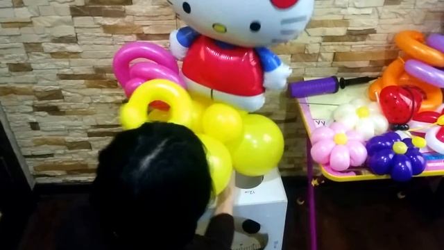 как сделать ХЕЛЛО КИТТИ из воздушных шаров/ how to make a HELLO KITTY balloon, Hello kitty balloon смотреть онлайн