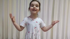 Стихотворение "Мама спит, она устала" Е. Благинина. Читает Заряна Аматова.