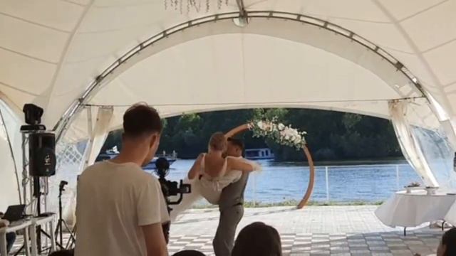 Первый танец мужа и жены смотреть онлайн