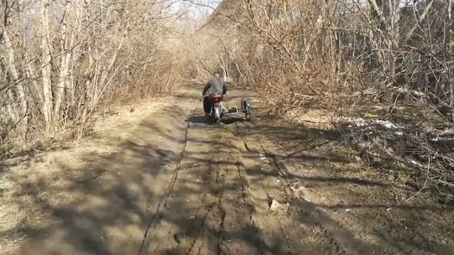 Покотушки на мопеде дельта с боковым прицепом по грязи смотреть онлайн