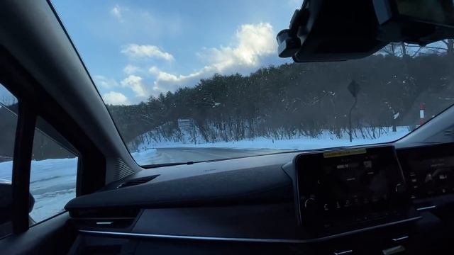 【e-POWER 4WDで凍結の峠を走る②】凍結の峠道『登り』編：テッカテカのカーブをオーラ４WDで抜ける смотреть онлайн