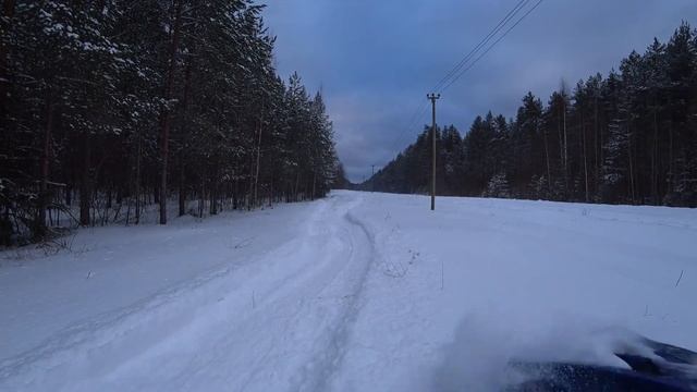 Катаюсь на Буране,выпал снег бегом в лес товарищи