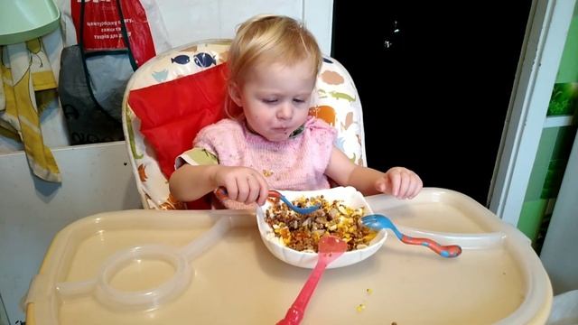 Ребёнок кушает сам! Как? Что? Чем? смотреть онлайн