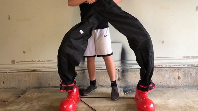 Crouchy the Clown unboxing/setup смотреть онлайн